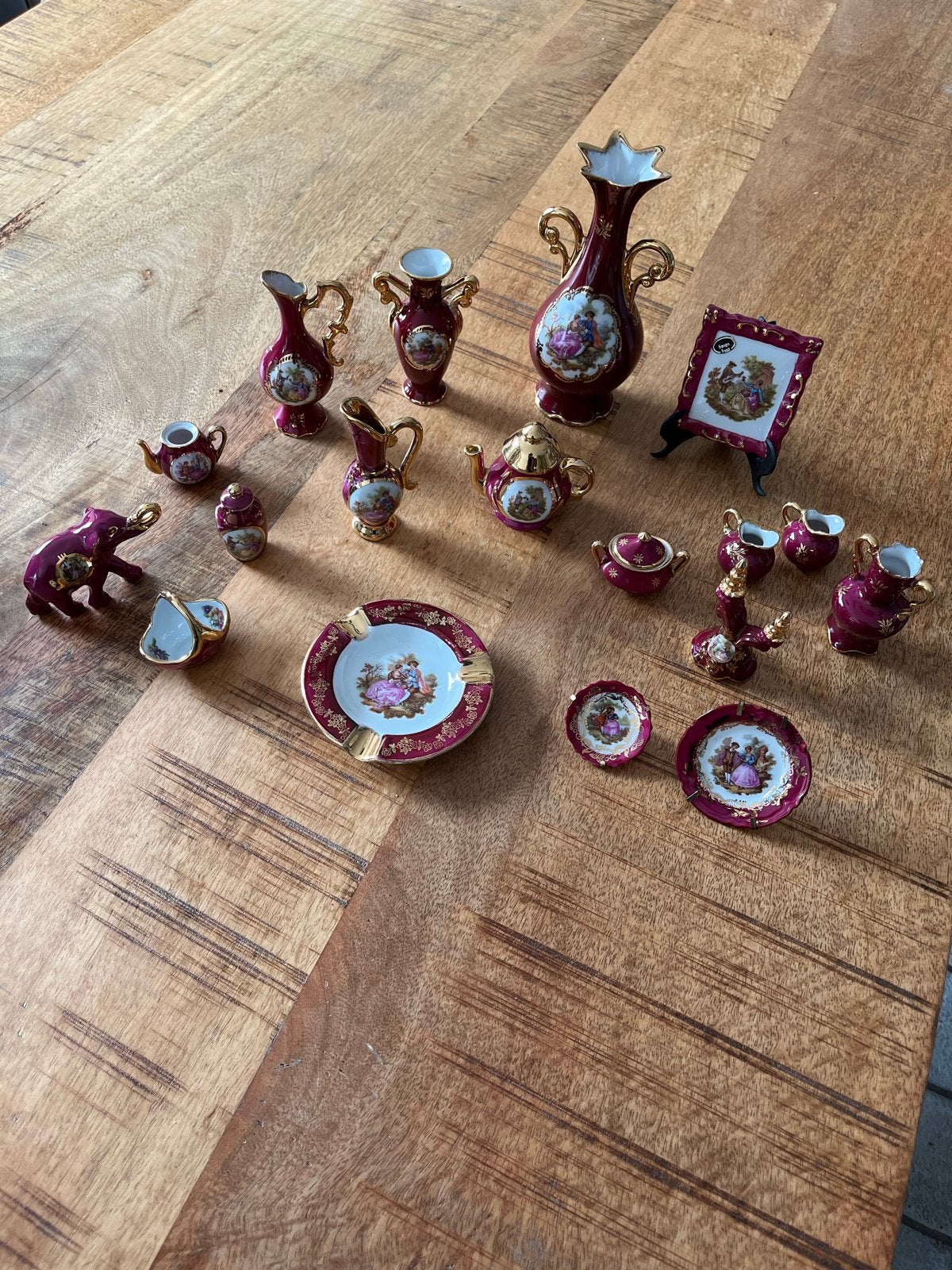 Limoge antieke miniatuur porseleinen set, rood met goud, Ophalen of Verzenden
