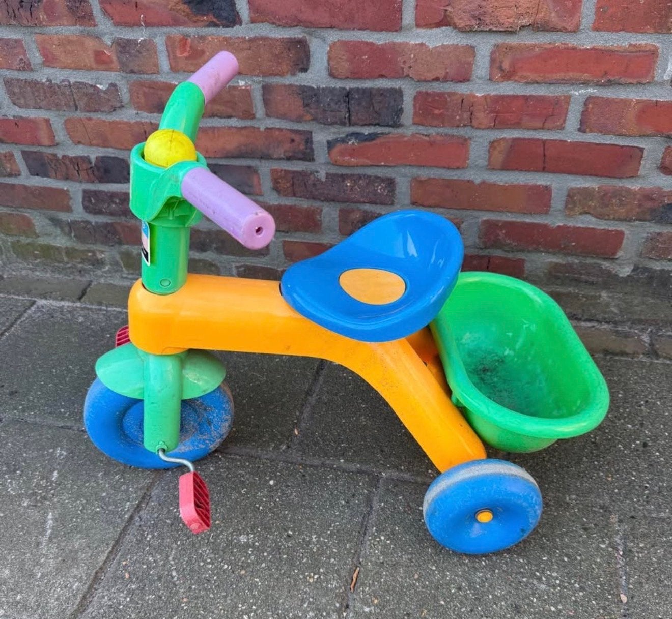 Kleurrijke kinder driewieler met bakje, Ophalen of Verzenden, Gebruikt, Trapvoertuig