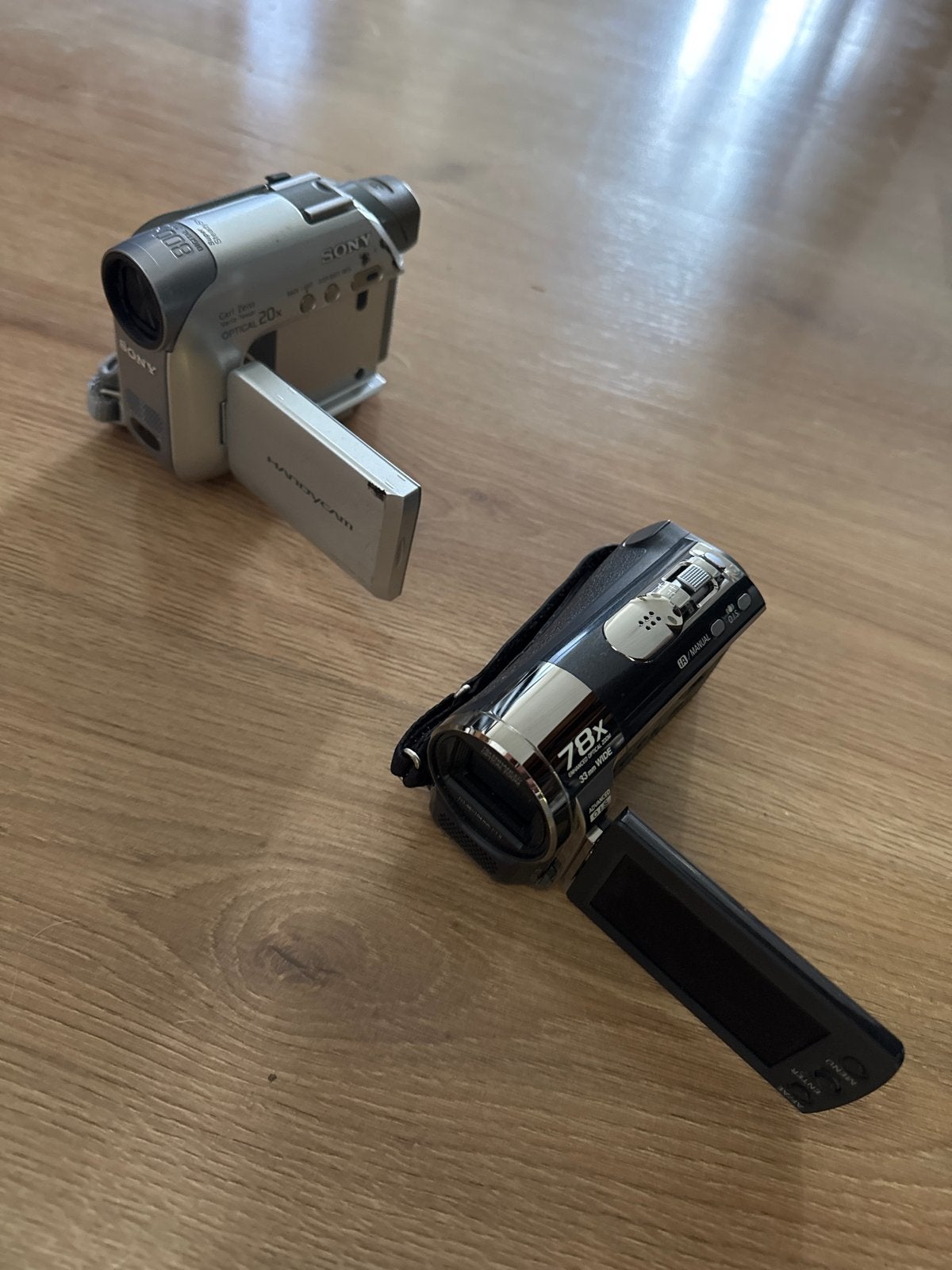 Sony DCR-DVD201E en Panasonic SDR-S50 Camcorders, 20x of meer, Overige soorten, Ophalen of Verzenden, Zo goed als nieuw