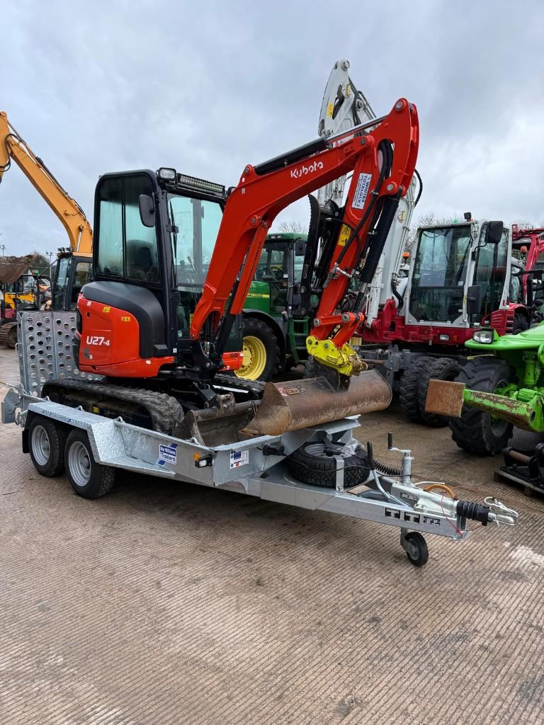 Te koop minigraver Kubota U27-4 520 uur + Machinetransporter, Zakelijke goederen, Machines en Bouw | Kranen en Graafmachines, Ophalen