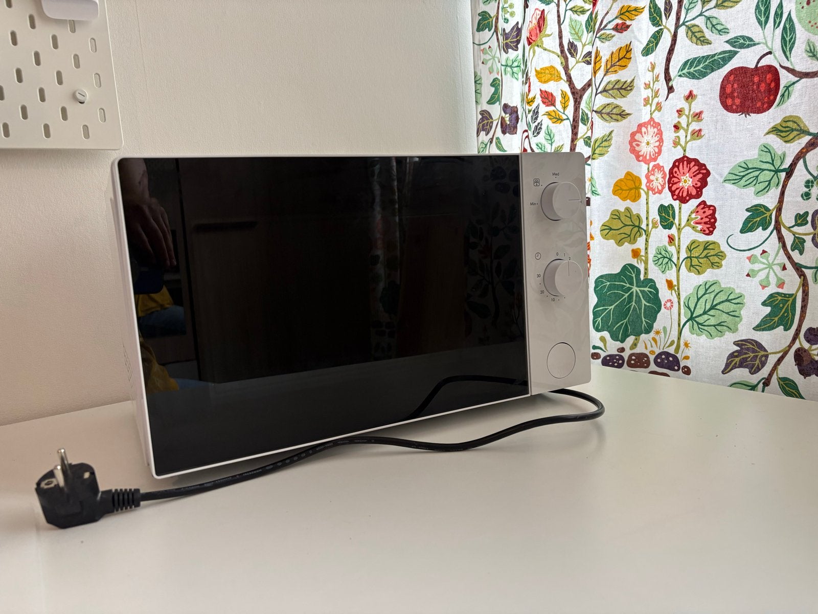 IKEA TILLREDA Magnetron 700W - Wit, Witgoed en Apparatuur, Magnetrons, Zo goed als nieuw, Vrijstaand, Magnetron, Minder dan 45 cm