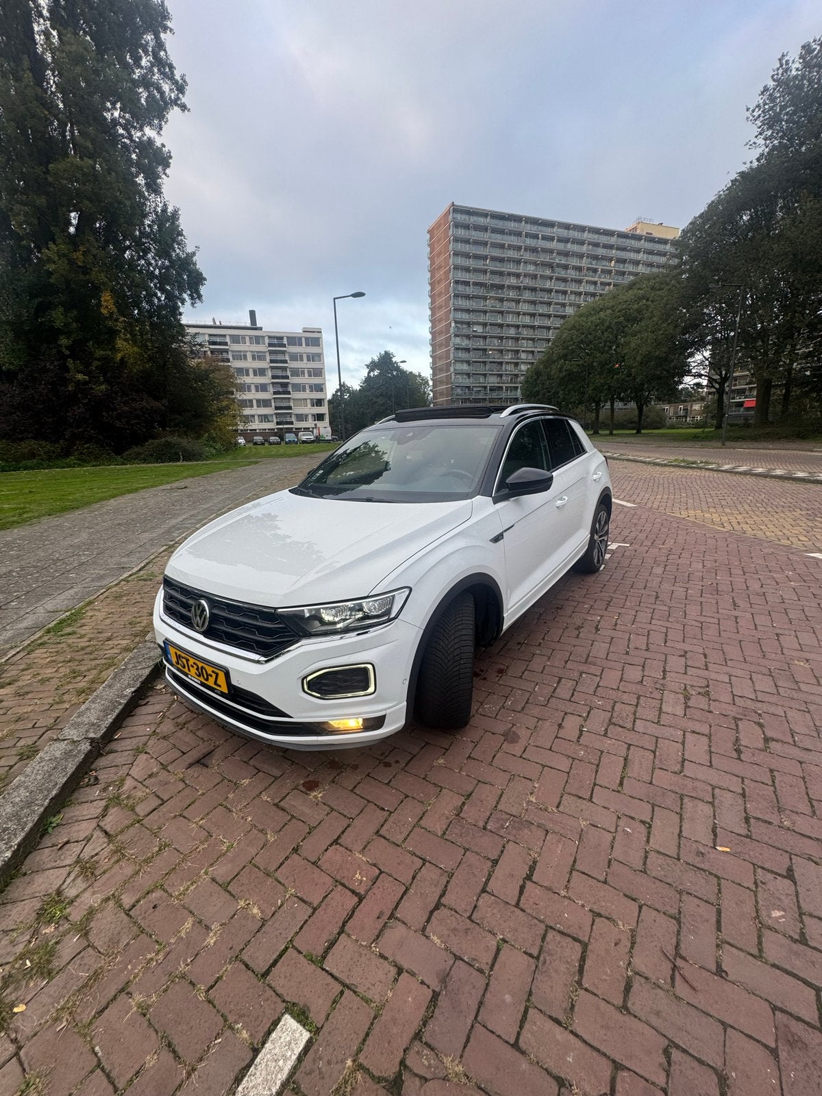Volkswagen T-Roc 3xR line 1.5 TSI 150pk automaat 2019 Wit, Auto's, 1498 cc, 4 cilinders, Wit, Particulier