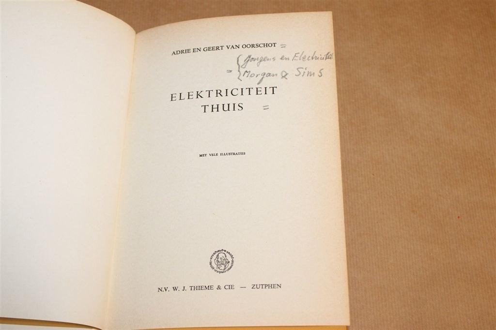 Elektriciteit Thuis — Vintage Techniekboek 1960, Ophalen of Verzenden, Gelezen, Bouwkunde