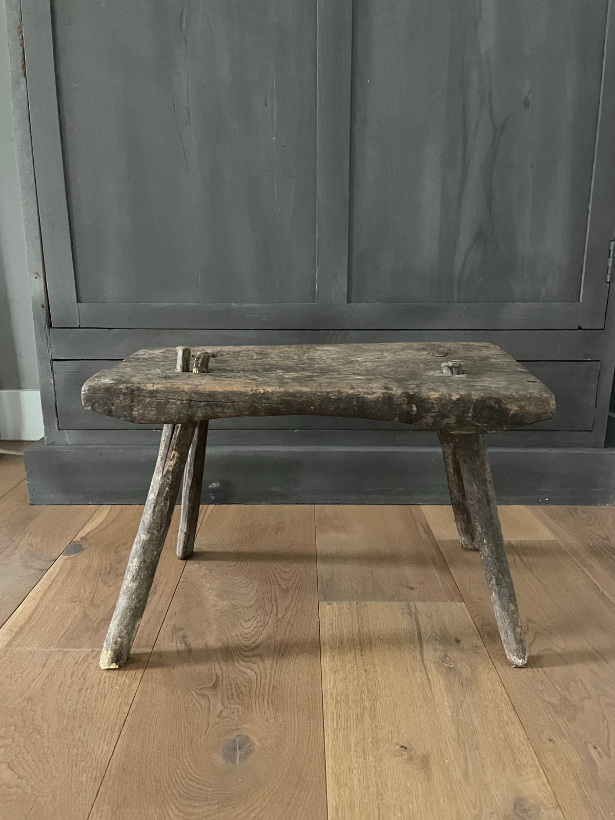 Landelijk houten bijzetkrukje - Rustiek en Authentiek, Ophalen, Gebruikt, Hout