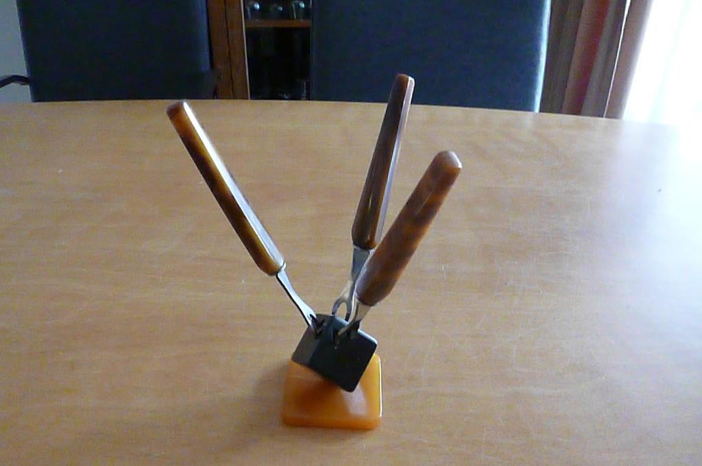 standaard van bakeliet met 3 vorkjes, Ophalen of Verzenden, Overige typen