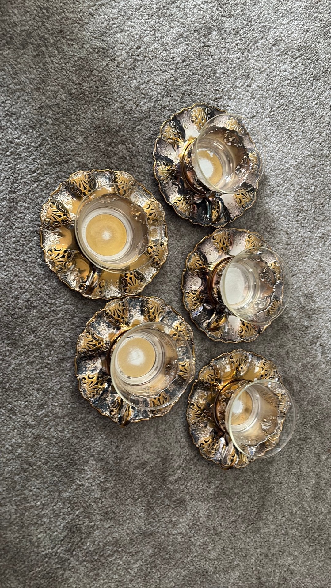 Vintage, 5 glazen kopjes metalen schotels, Ophalen