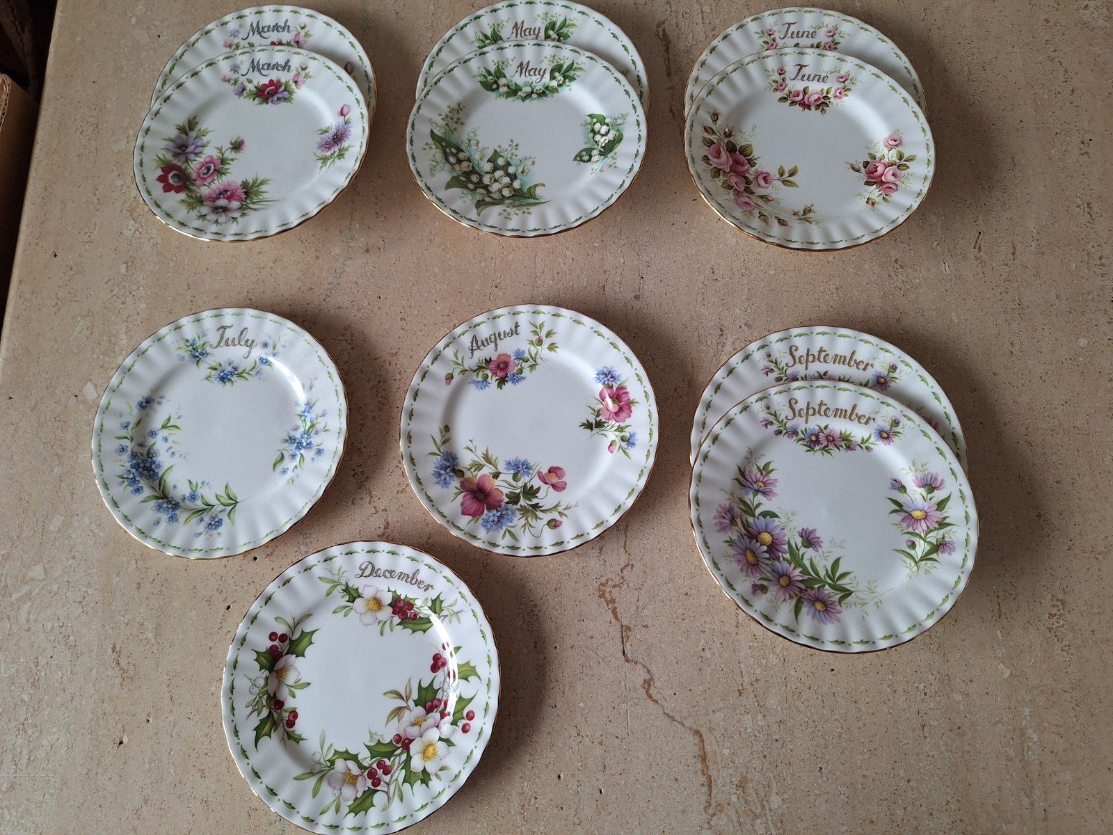 Set van 9 Royal Albert 'Flower of the Month' schoteltjes, Ophalen of Verzenden