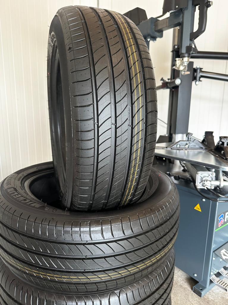 4 Stuks Michelin 205 55 17 Zomerbanden Inclusief Montage, Nieuw, 17 inch, Personenwagen, 205/55 R17