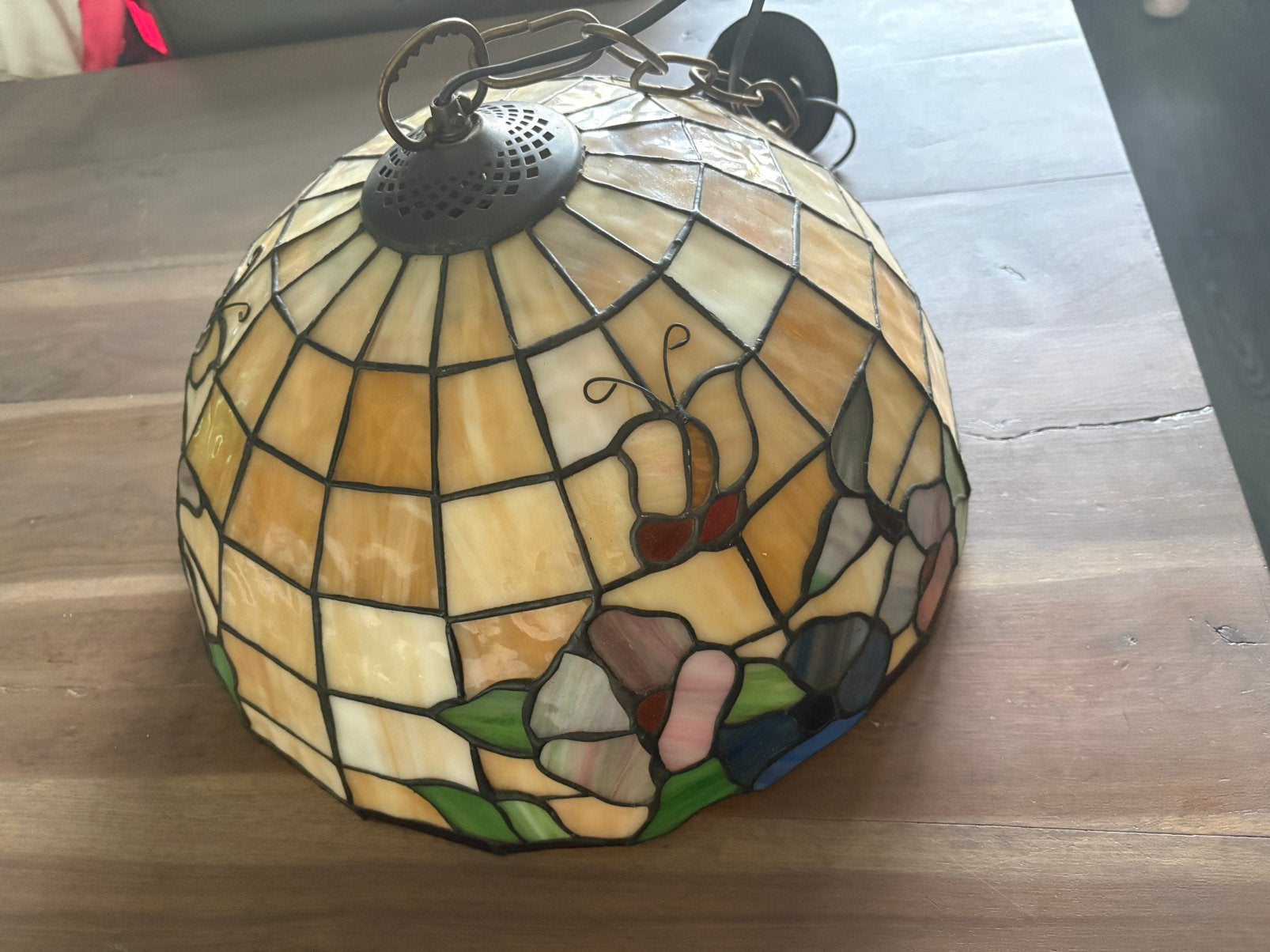 Tiffanylamp Vlinder en Bloemen - Hanglamp, Ophalen of Verzenden, Gebruikt, Glas, Minder dan 50 cm