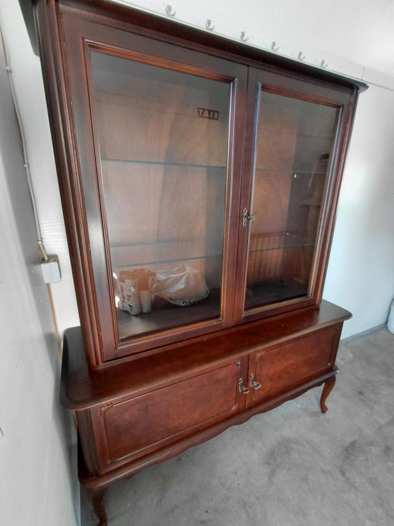 Leuke vitrine kast, Ophalen