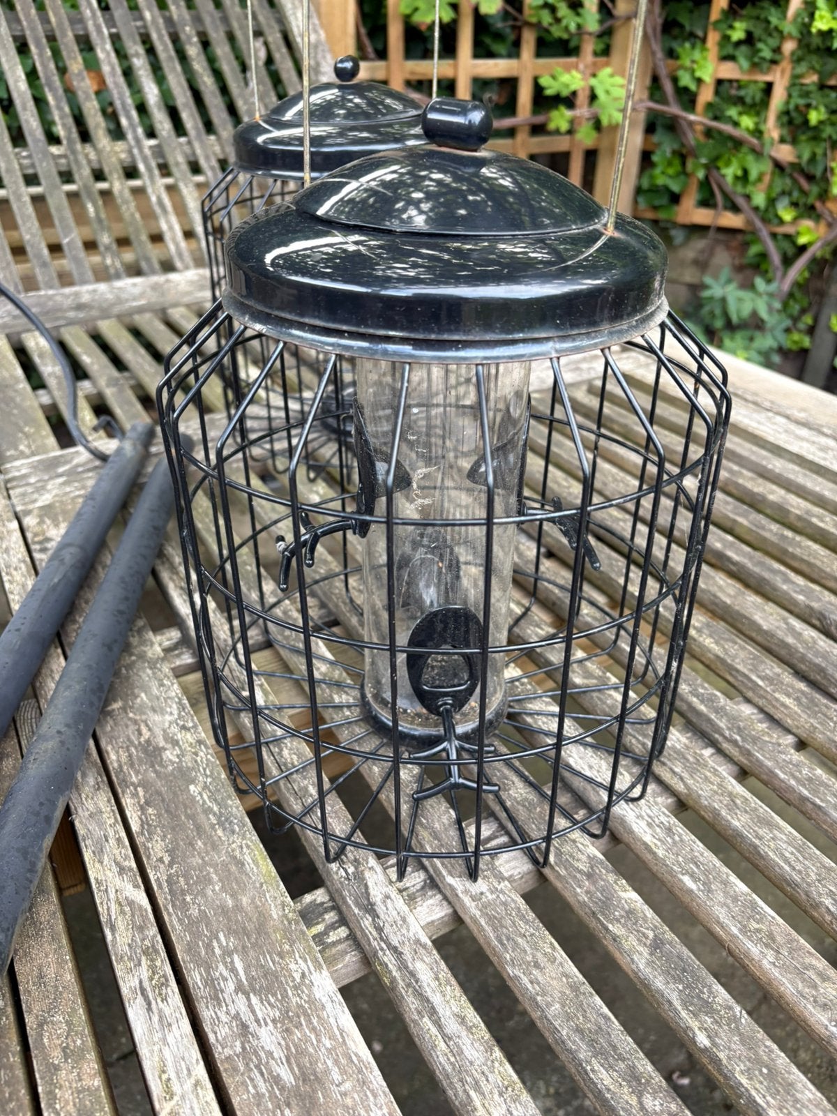 Complete vogelvoer paal en 2 voersilo’s (tegen grote vogels), Ophalen, Gebruikt