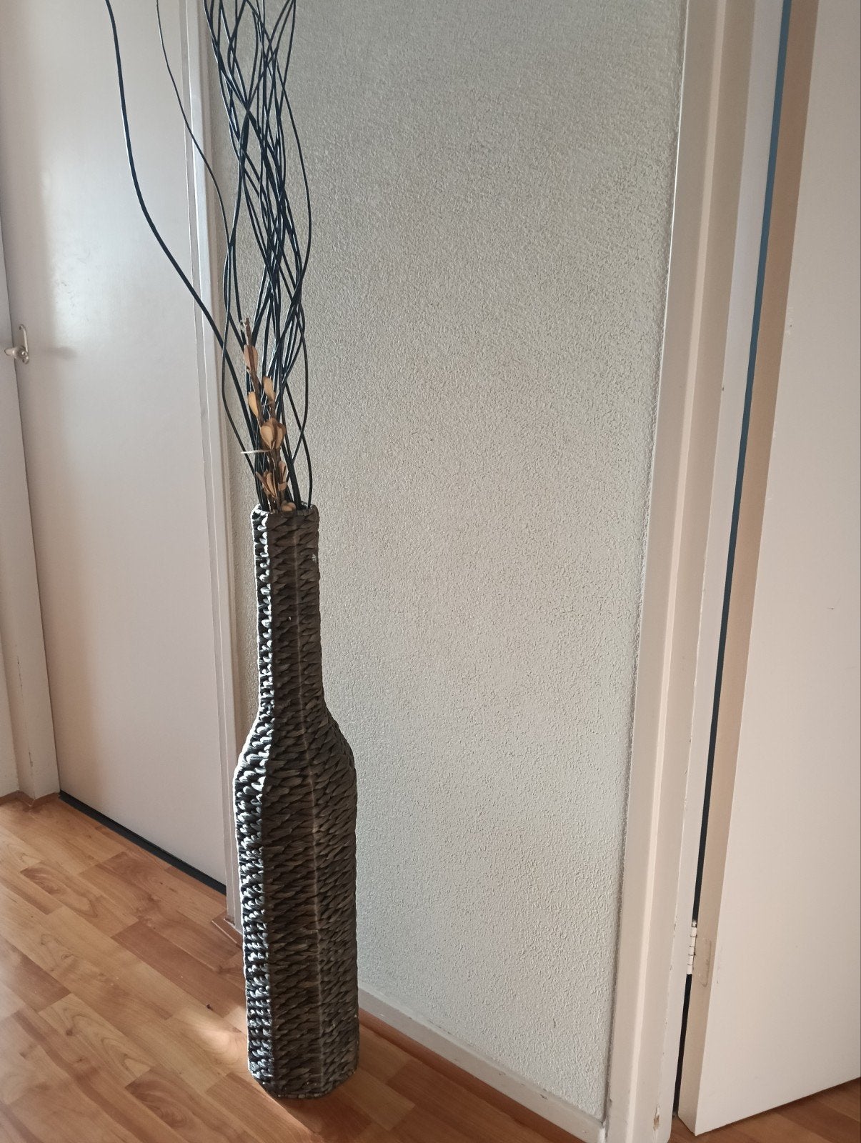 Grote decoratieve vaas met droogbloemen, Met patroon/structuur, Gebruikt, Zwart, Natuurlijk materiaal