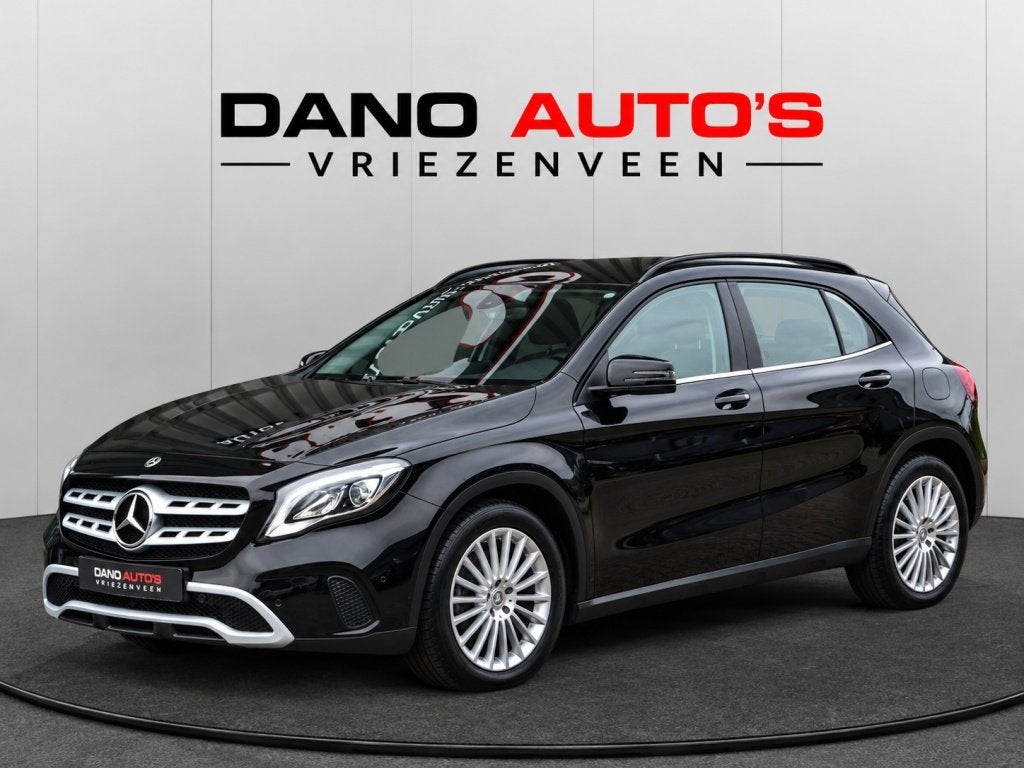 Mercedes-Benz GLA 180 Business Solution LED/Navi/Trekhaak, Auto's, Automaat, Dealer onderhouden, Stof, Gebruikt