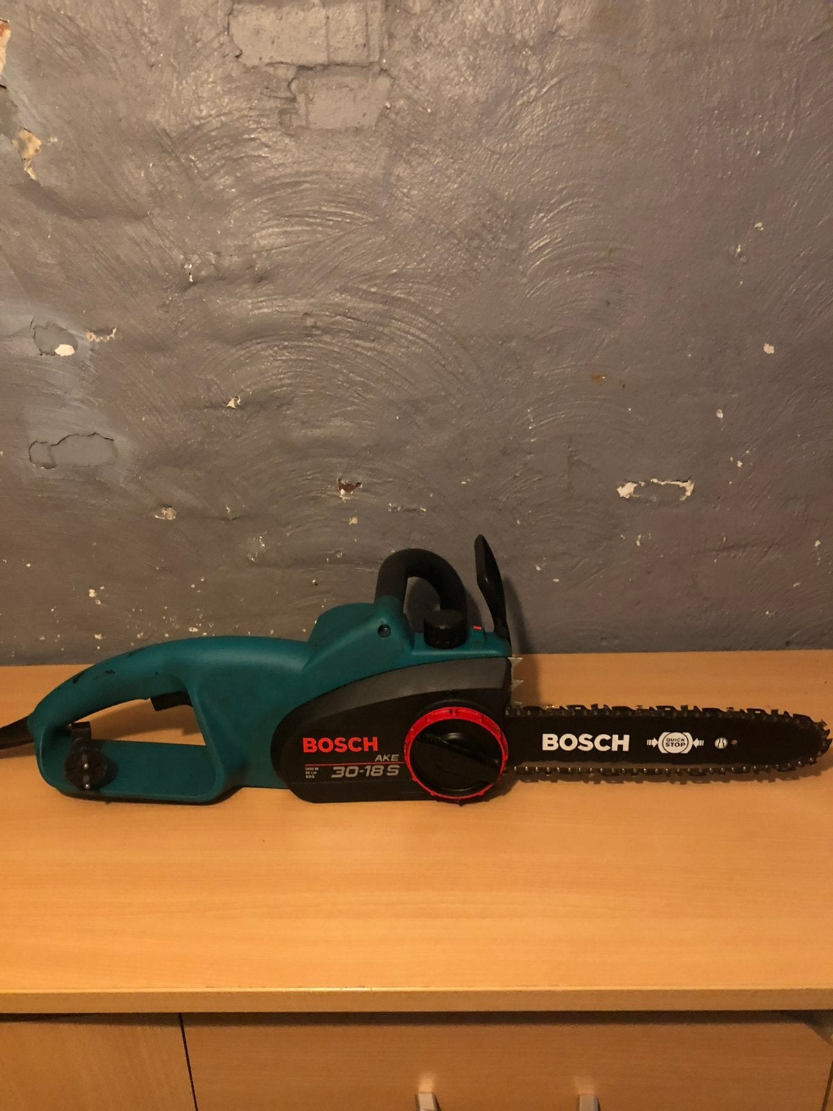 Elektrische Bosch ketting zaag in goede staat werkt perfect, Ophalen, Zo goed als nieuw