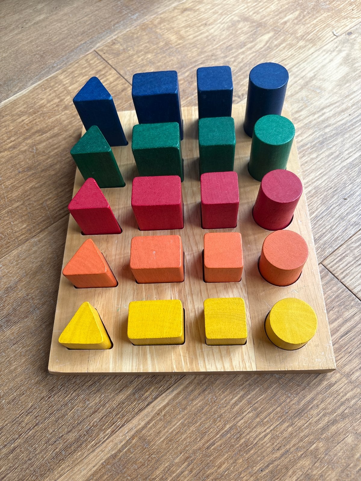 Houten vormenstoof met kleurrijke blokken, Ophalen of Verzenden, Gebruikt, Overige typen