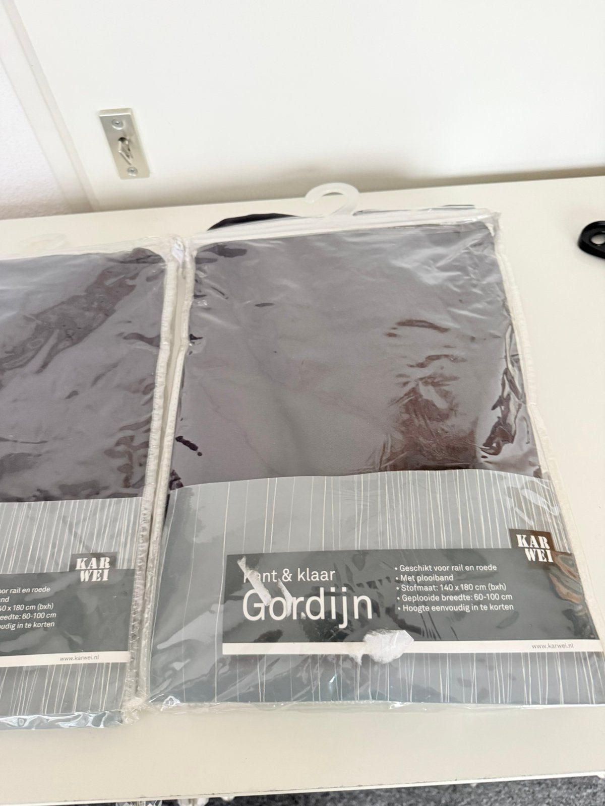 Karwei 2 nieuw kant en klaar gordijn Antraciet grijs 140x180, Huis en Inrichting, Karwei, Ophalen of Verzenden, Zo goed als nieuw