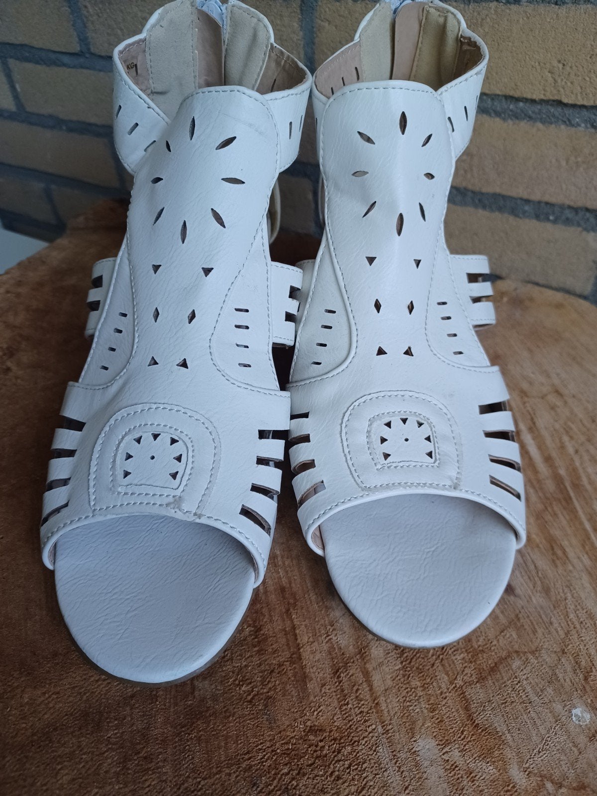 Nieuwe Witte sandalen met hak maat 39, Mae VMathilda M2, Wit, Nieuw, Sandalen of Muiltjes