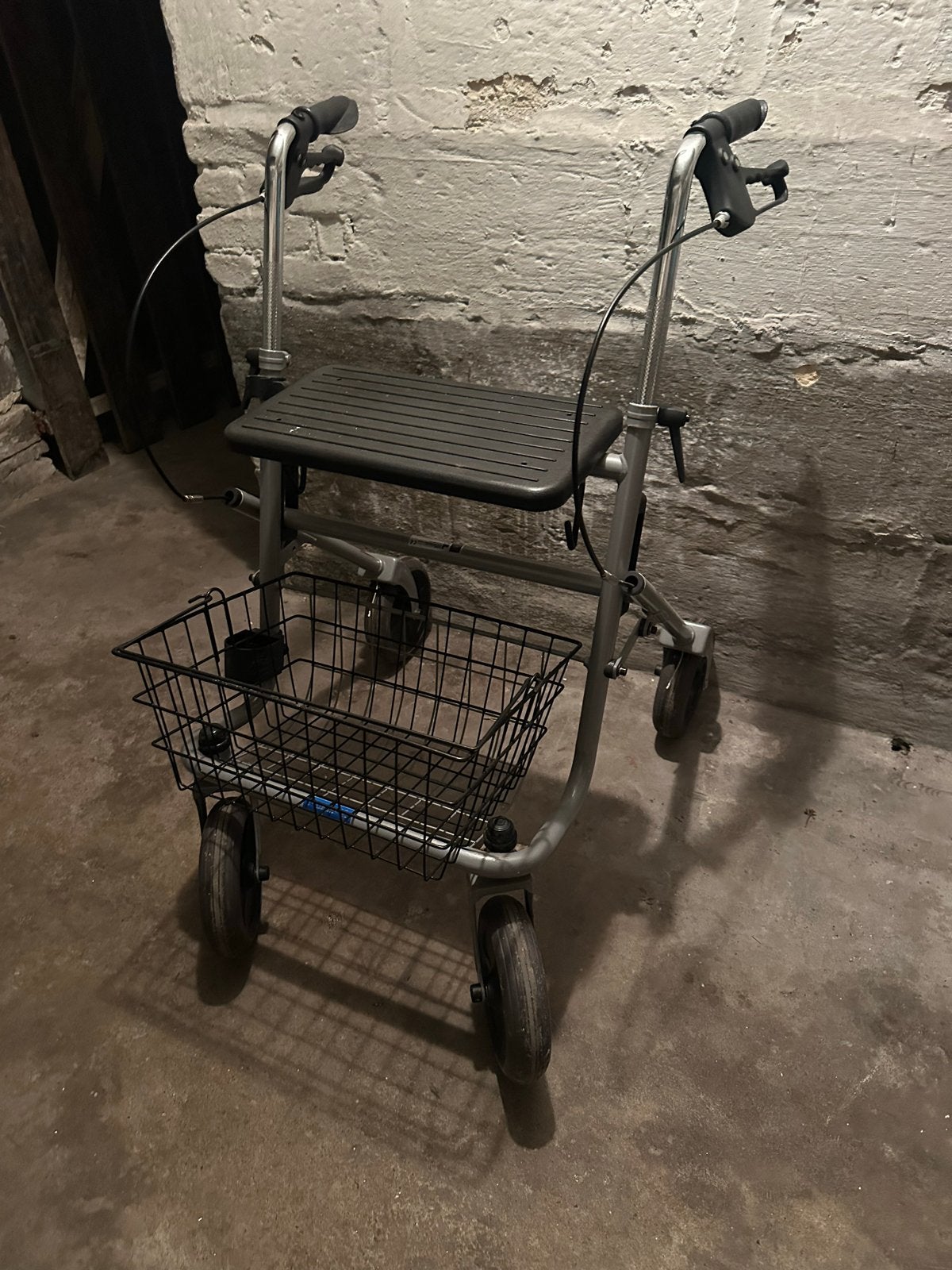 Thuasne rollator V05040 goede staat ophalen maastricht, Diversen, Rollators, Ophalen