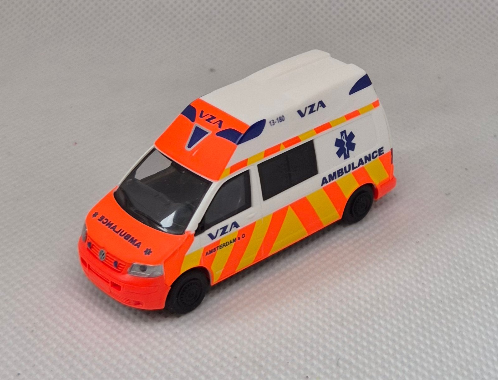VW T5 VZA Ambulance, Ophalen of Verzenden, Zo goed als nieuw, Auto, Rietze