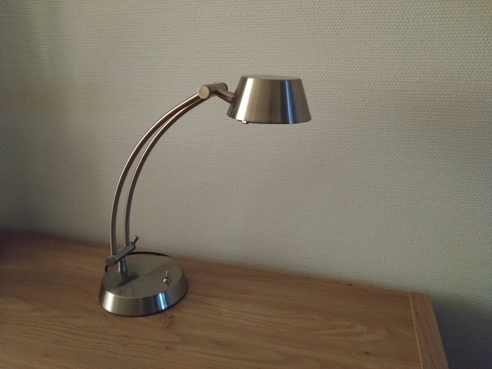 Moderne bureaulamp geborsteld metaal, merk Sunny Tech., Ophalen of Verzenden