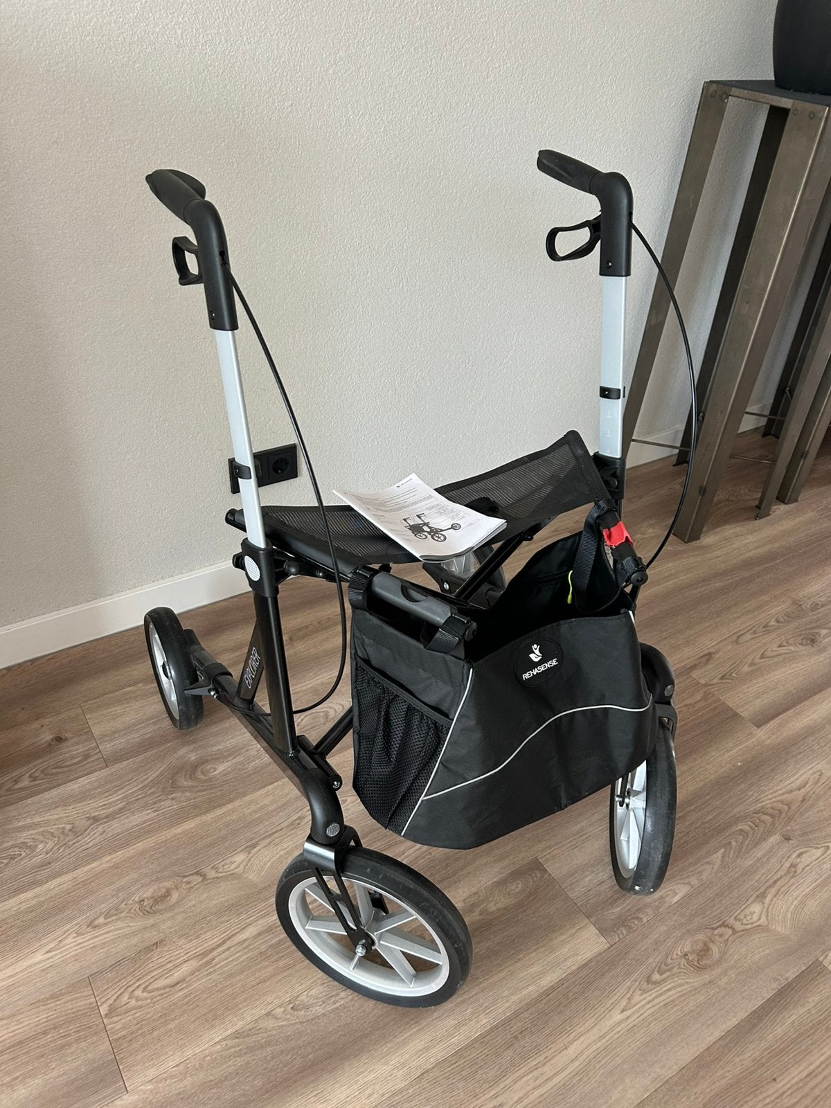 Zeer nette rollator, Ophalen, Opvouwbaar, Zo goed als nieuw