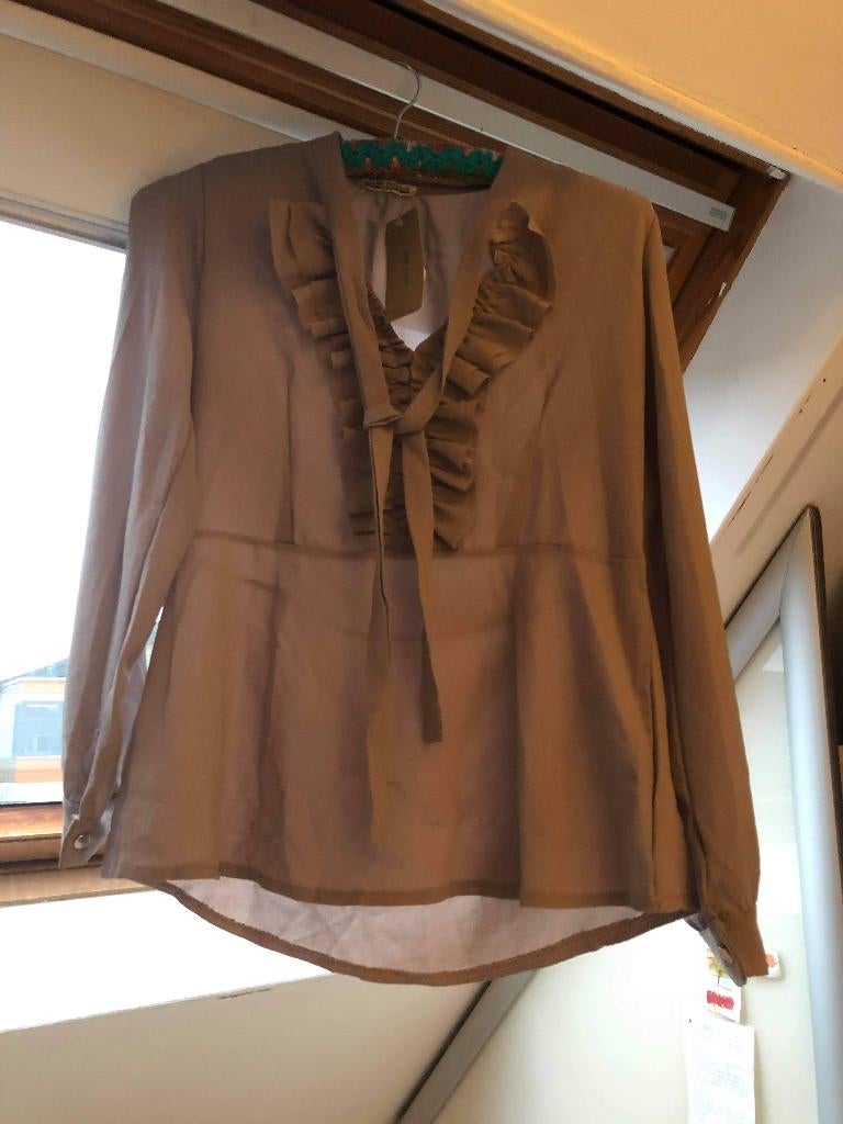 Dames Blouse met Ruches ... Nieuw!, Kleding | Dames, Ophalen of Verzenden, Nieuw, Maat 36 (S), Beige