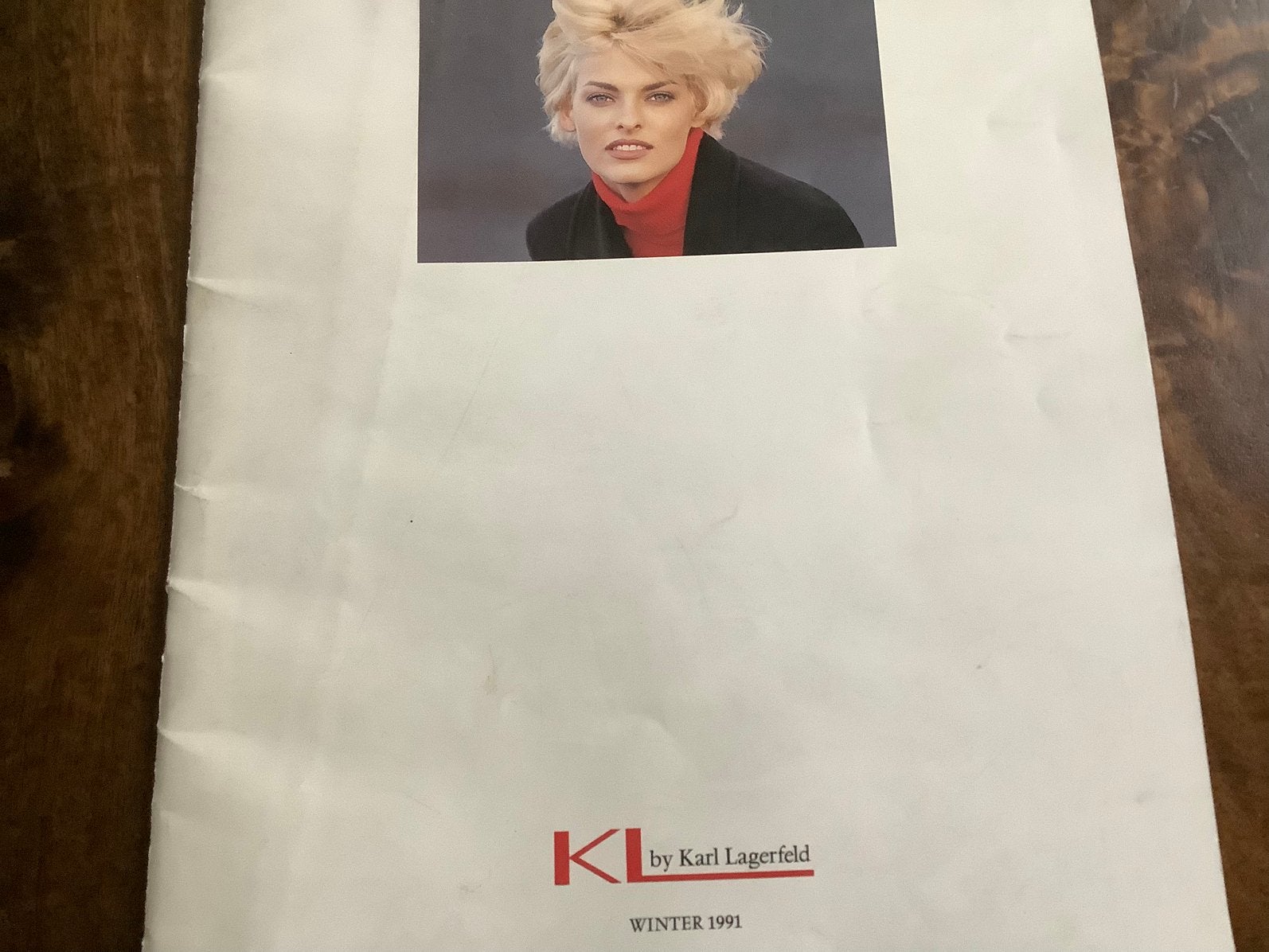 Te koop boek met foto’s van Karl Lagerfeld winter 1991, Ophalen of Verzenden, Zo goed als nieuw, Mode algemeen