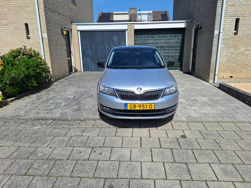 Skoda Rapid 1.2 TSI spaceback met panoramadak, Voorwielaandrijving, Euro 5, 40 €/maand, 4 cilinders