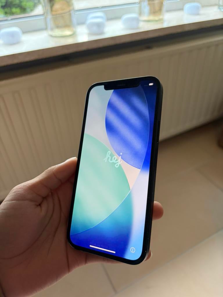 Iphone 12 zwart 128GB met 3 hoesjes, Zwart, 78 %, Ophalen of Verzenden, IPhone 12