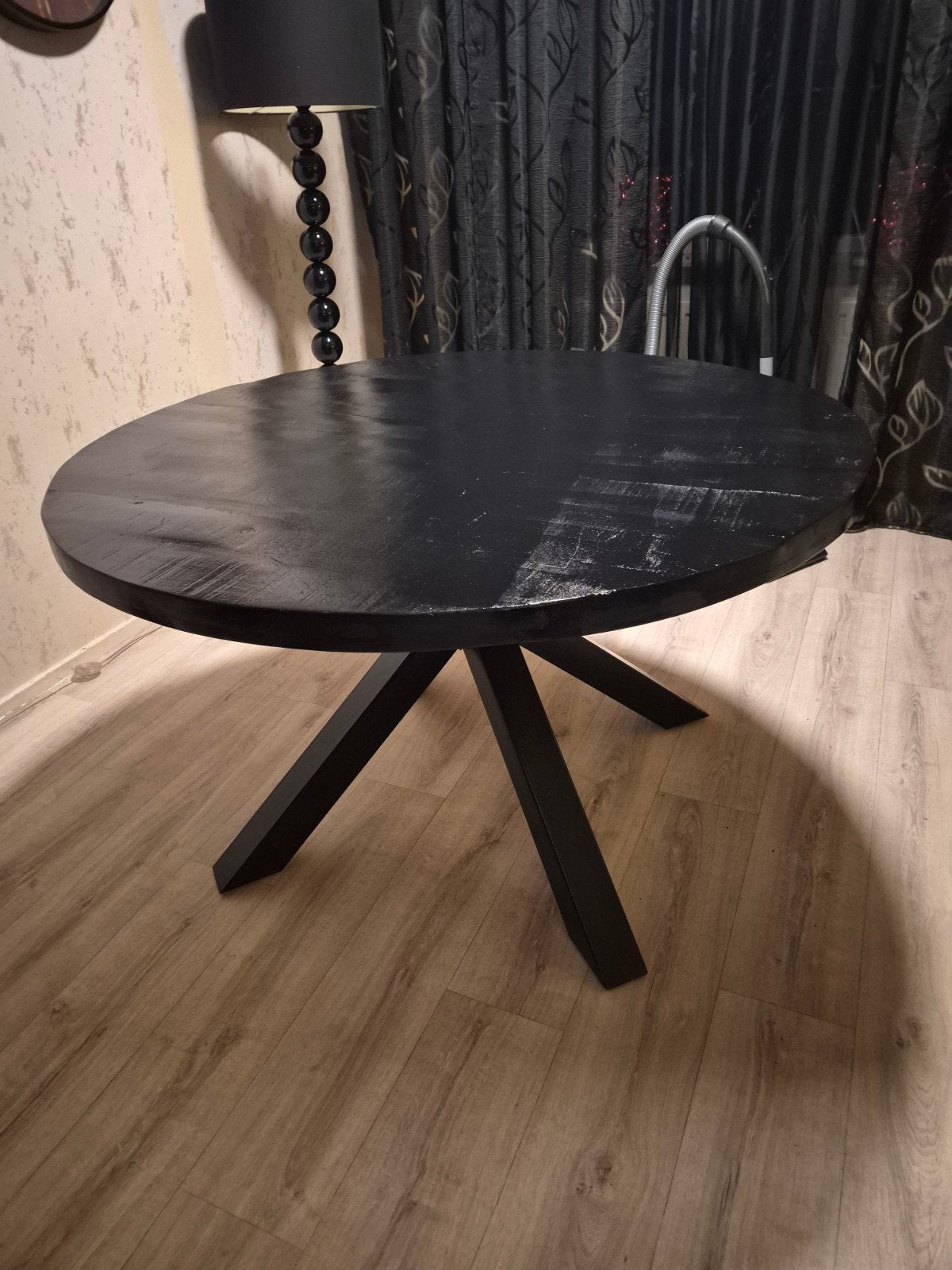 Mango houten eetkamer tafel met stalen kruispoot, Huis en Inrichting, Tafels | Eettafels, Ophalen, Rond, Zo goed als nieuw, Vier personen