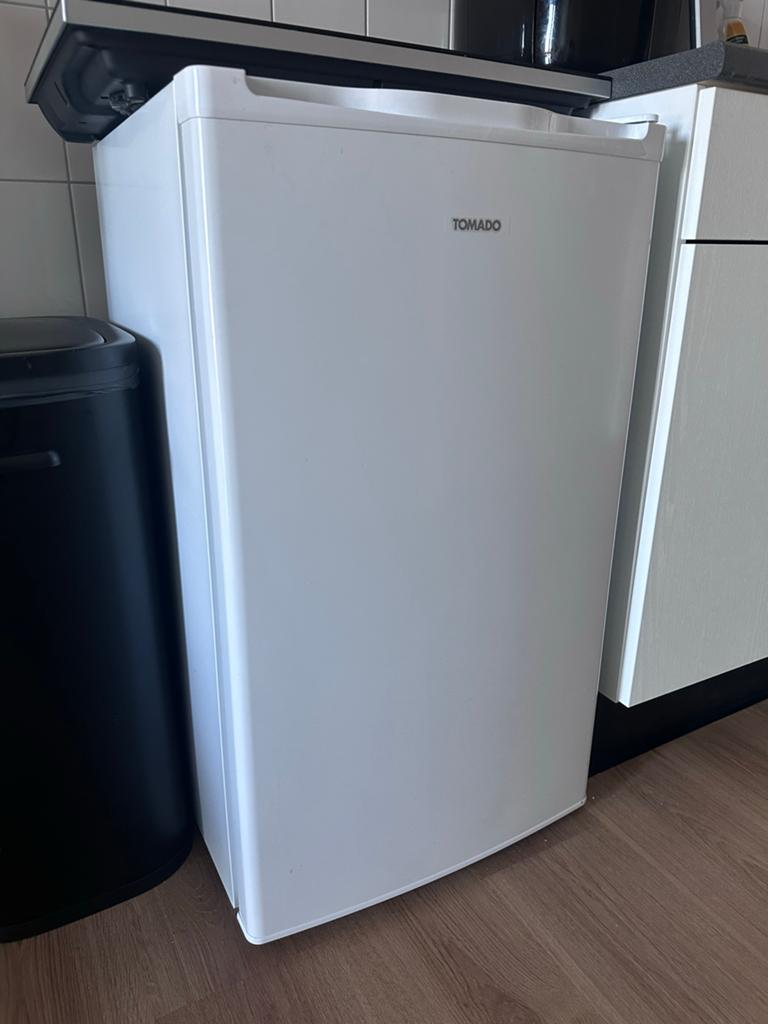 Compacte Tomado koelkast - Tafelmodel, Gebruikt, 75 tot 100 liter, 45 tot 60 cm, Met vriesvak