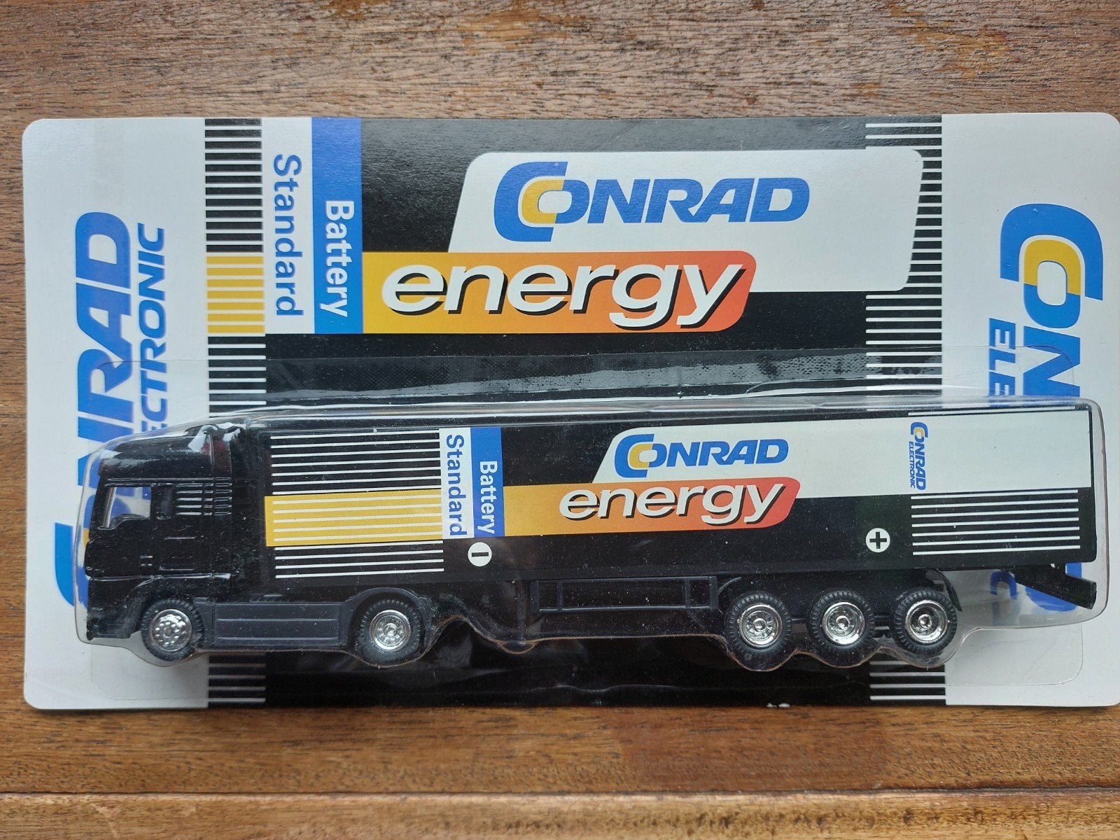 Vrachtwagen schaal 1op 87. Opdruk CONRA-ENERGY., Hobby en Vrije tijd, Ophalen of Verzenden, Nieuw, Bus of Vrachtwagen, Overige merken