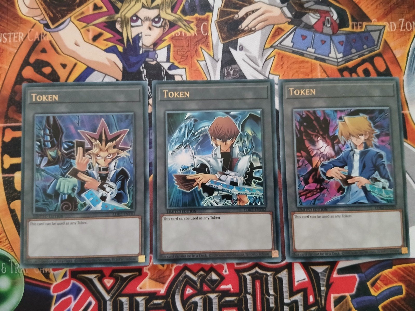 Yami Yugi, Seto Kaiba, Joey Wheeler Tokens - Ultra Rare LDK2, Ophalen of Verzenden, Zo goed als nieuw, Meerdere kaarten, Foil