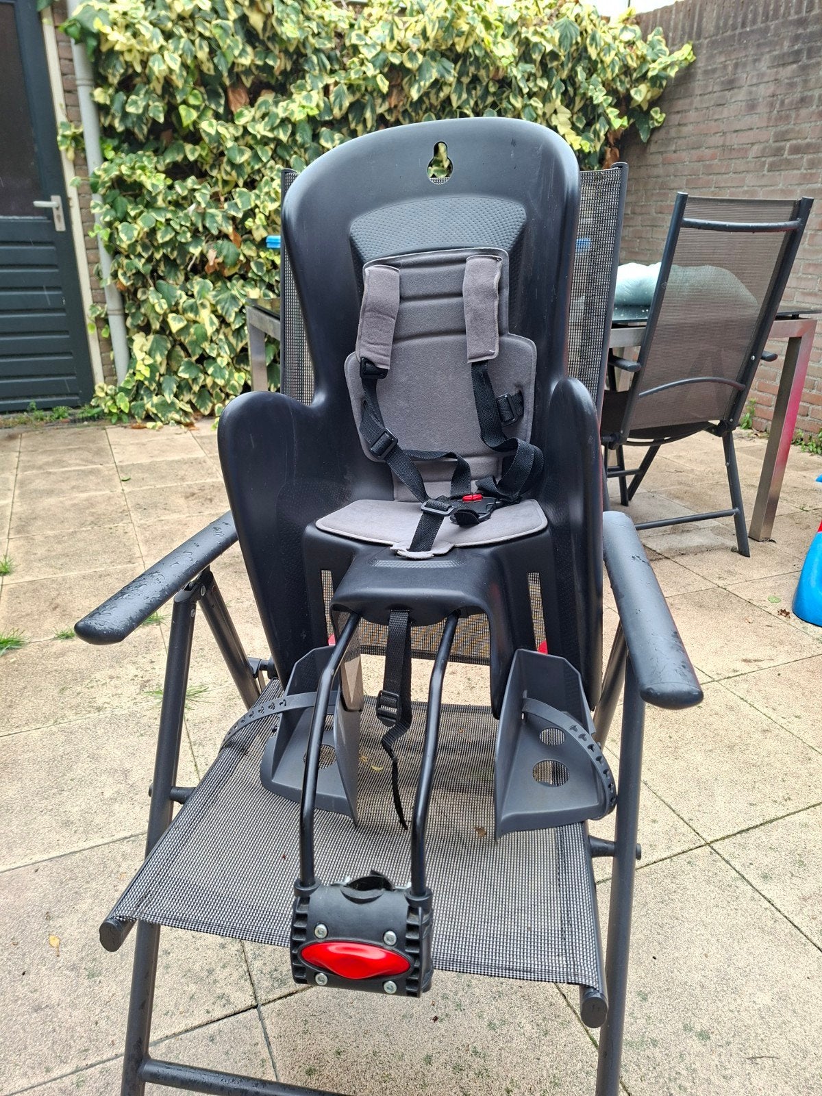 Gebruikt fietsstoeltje voor achterop, met gordel & voetsteun, Ophalen, Achterzitje, Onbekend, 9 t/m 18 kg