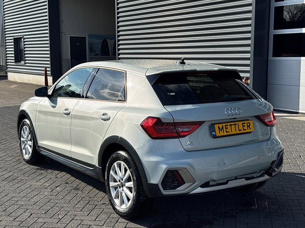 Audi A1 ALLSTREET 1.5 35 TFSI Advanced edition, camera, navi, Auto's, Audi, Euro 6, 4 cilinders, 150 pk, Leder en Stof
