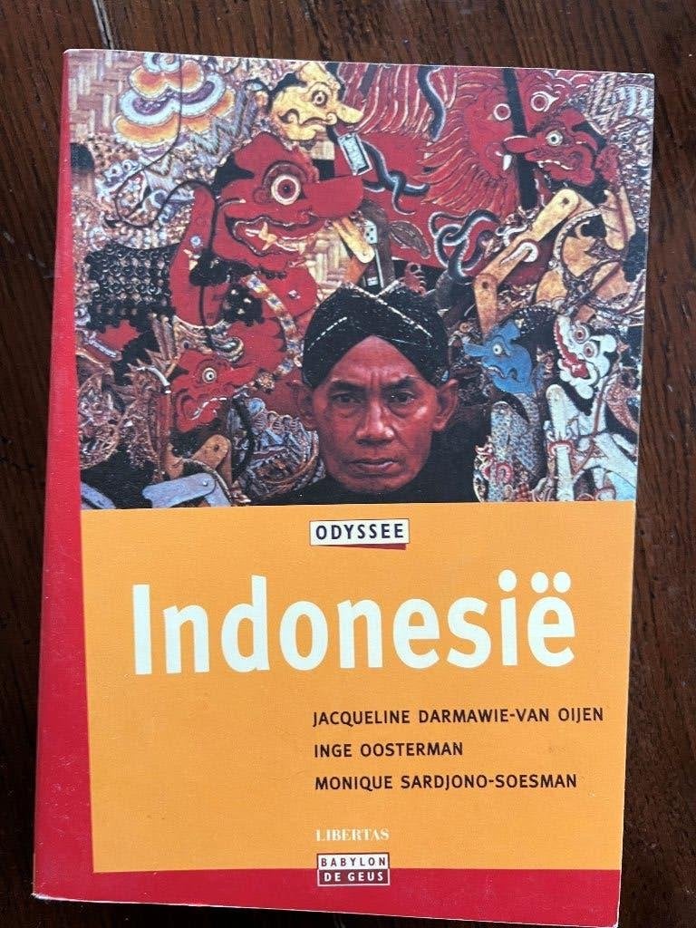 Indonesië reisgids Jacqueline Darwamie - van Oijen Inge Oost, Ophalen of Verzenden, Azië, Gelezen, Overige merken