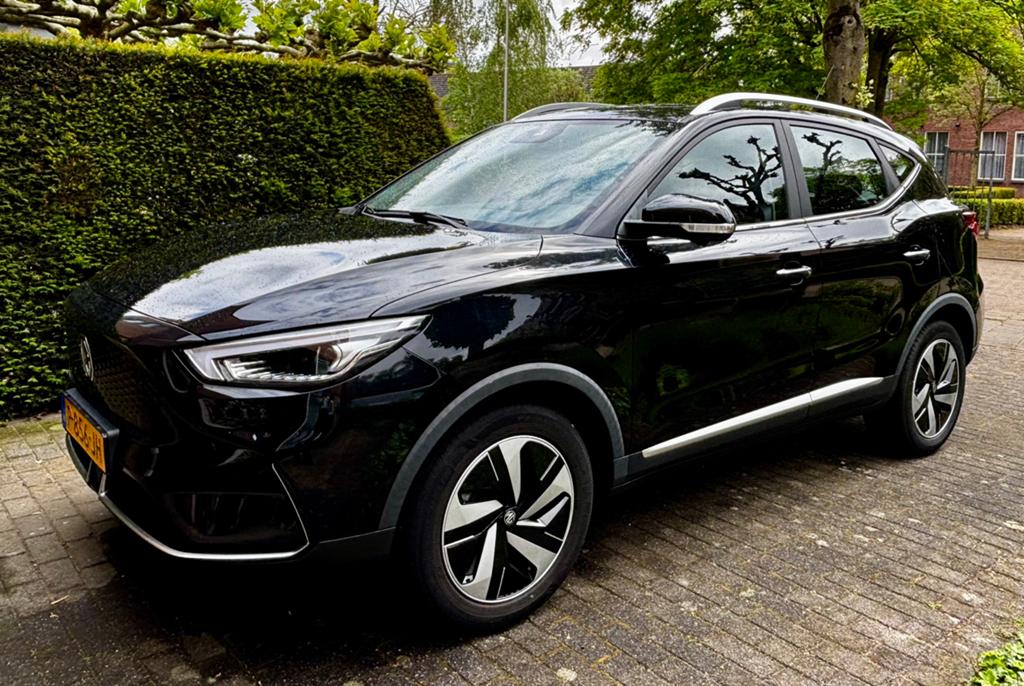 MG ZS EV Long Range Luxury 2022 Zwart, Auto's, MG, Particulier, ZS, Elektrisch, SUV of Terreinwagen, Automaat, Origineel Nederlands