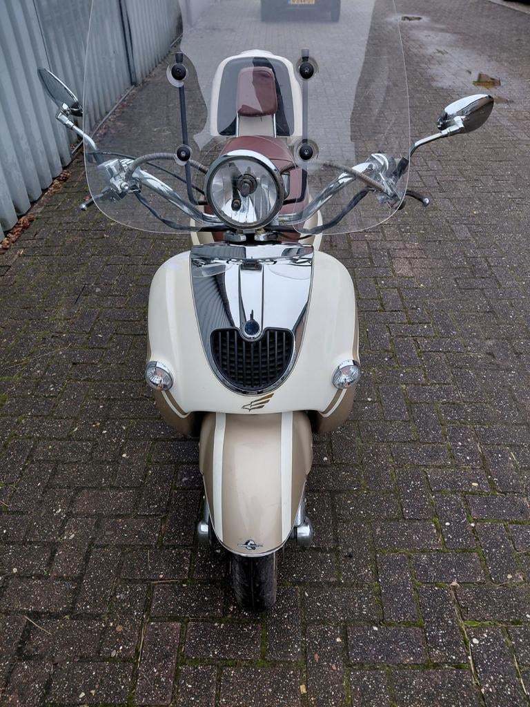 Scooter benzhou lie, Fietsen en Brommers, Brommeronderdelen | Scooters, Ophalen, Zo goed als nieuw