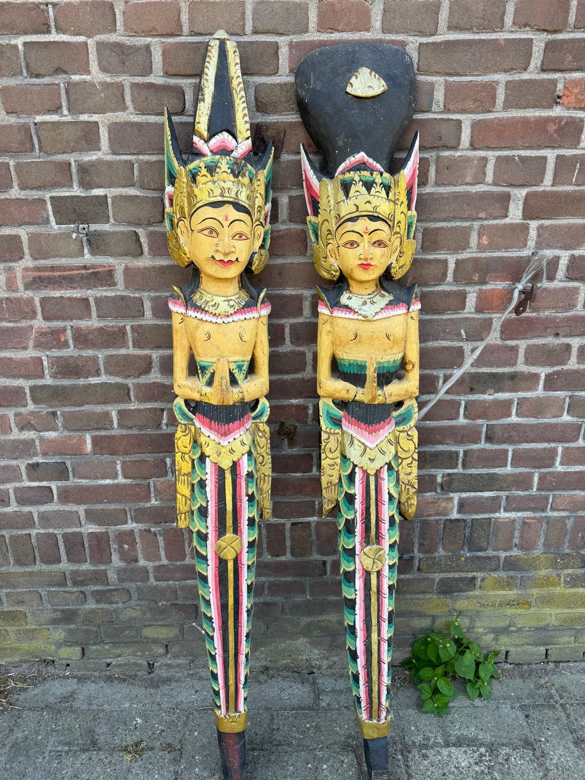 Set van 2 Balinese houten beelden, handgesneden en beschilde, Handgemaakt, Indonesië, Meerkleurig, Beeld
