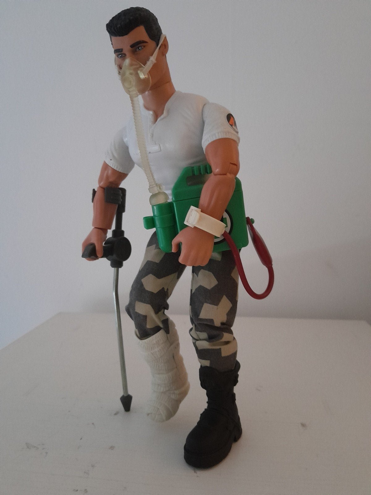 vintage Action Man Gewond met Medische kit en krukken, Verzamelen, Ophalen of Verzenden, Zo goed als nieuw