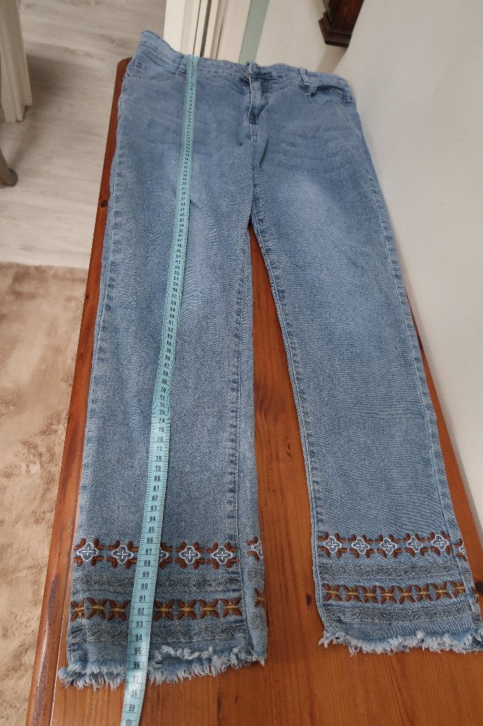 nieuwe jeans enkelhoogte met borduursels xxl, Ophalen of Verzenden, Nieuw, Blauw, Overige jeansmaten