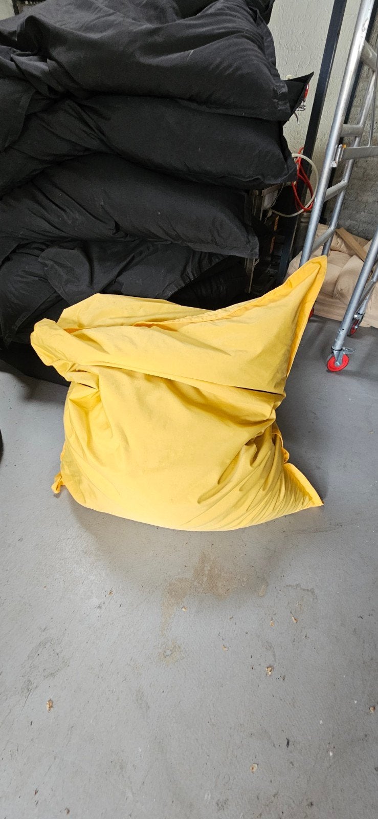 Outdoor zitzakken geel en zwart - 140x100 cm, Huis en Inrichting, Ophalen, Gebruikt, Zwart, Zitzak