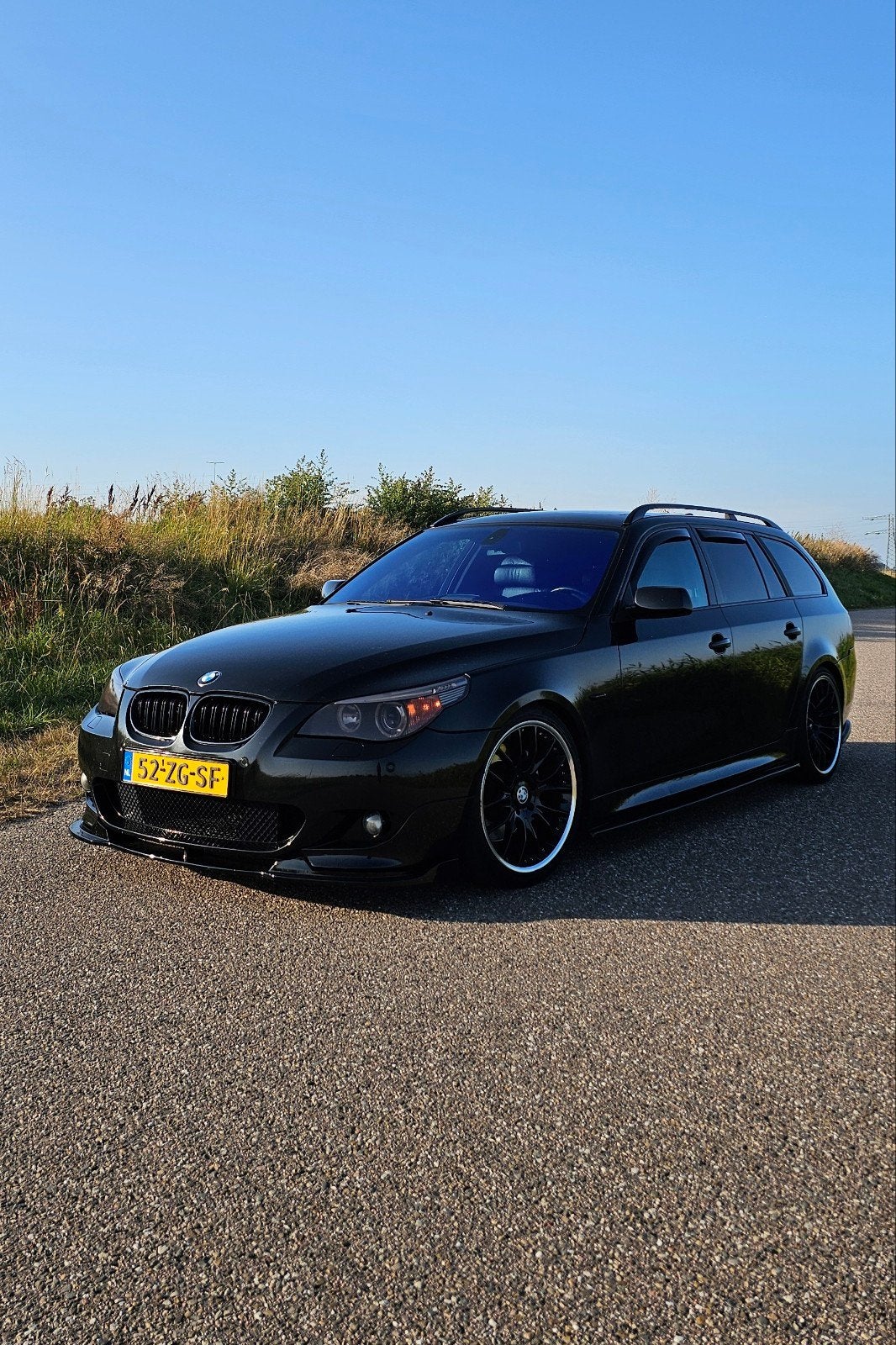 BMW 5-Serie 4.4 I 545 Touring AUT 2004 Zwart, Auto's, Automaat, Achterwielaandrijving, 1700 kg, 2000 kg
