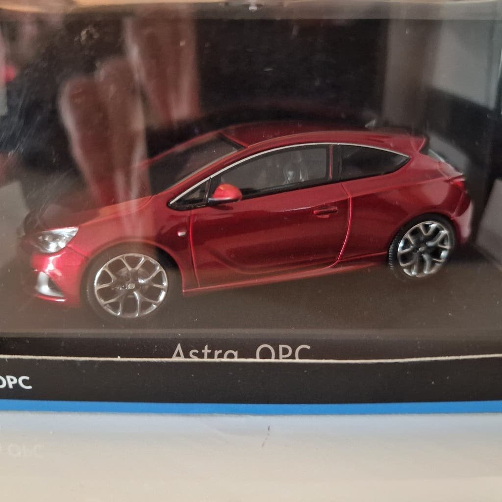 Opel Astra GTC OPC 1:43 modelauto - Rood, Hobby en Vrije tijd, Modelauto's | 1:43, Nieuw, Auto, Overige merken, Ophalen of Verzenden