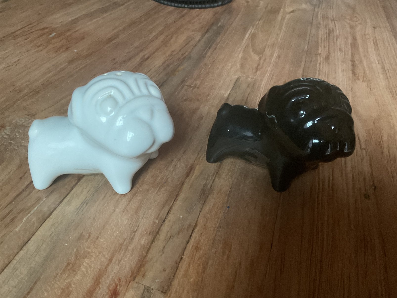 Mooi peper/zout stelletje( hondjes), Ophalen of Verzenden, Gebruikt, Paard, Beeldje of Figuurtje