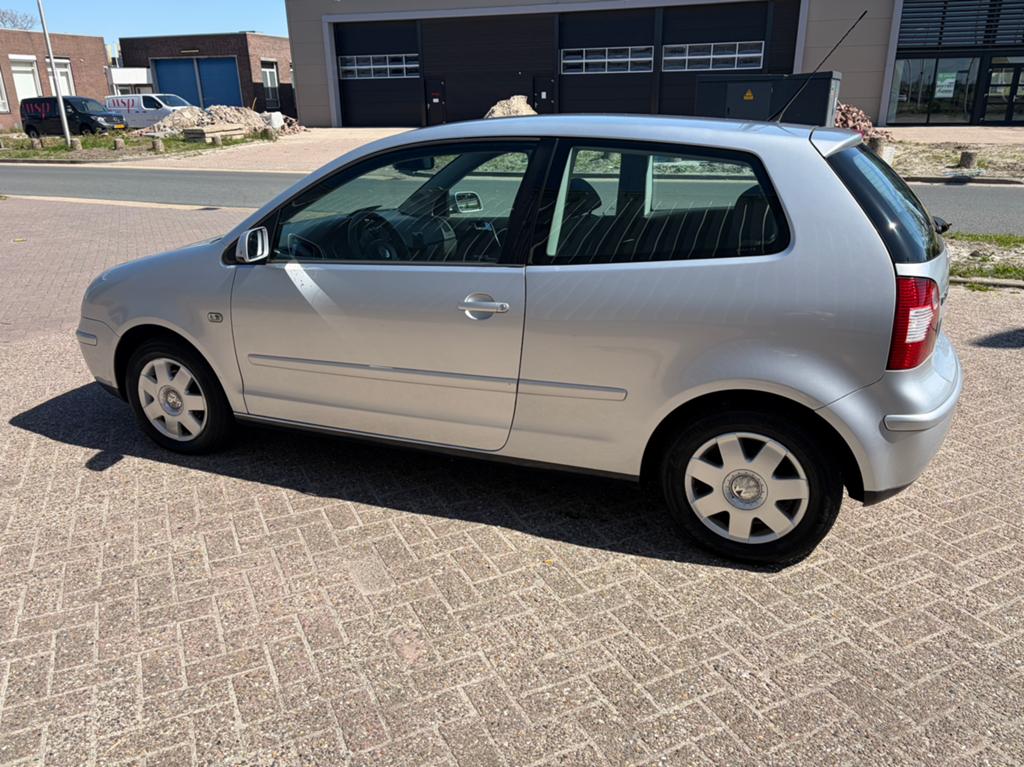 Volkswagen Polo 1.4 55KW 2003 Grijs, Voorwielaandrijving, 4 cilinders, Origineel Nederlands, Handgeschakeld