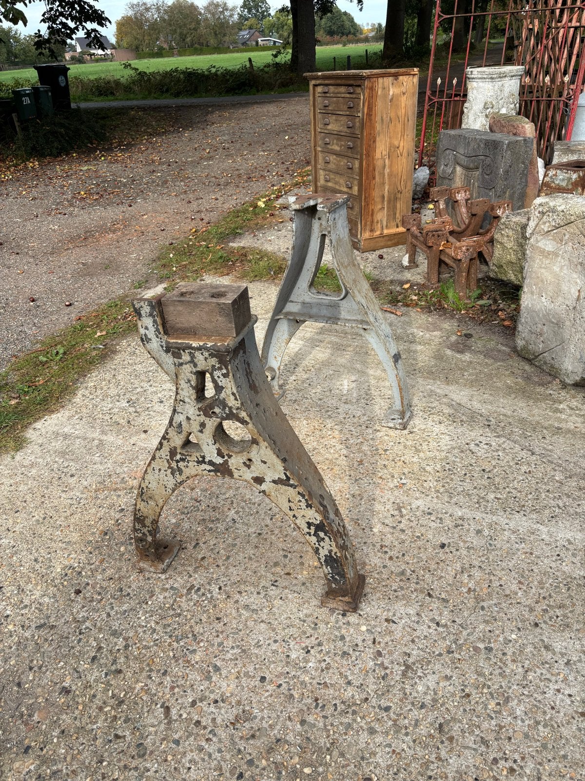Set van 2 gietijzeren tafelpoten, industrieel design, Ophalen