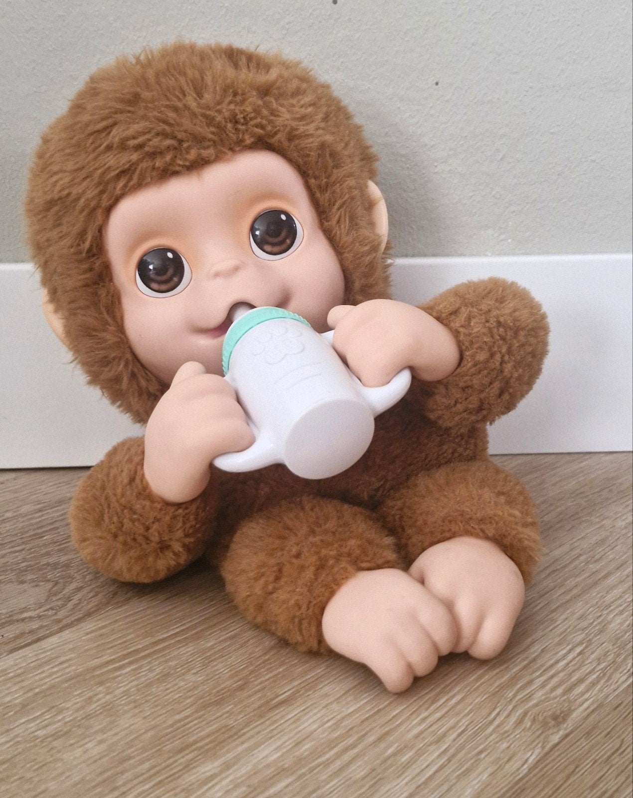 FurReal Friends Baby Mango Aapje Interactief Knuffel, Overige merken, Overige karakters, Met kleding of accessoire, Ophalen of Verzenden