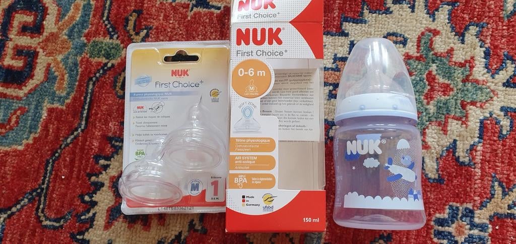 Nuk babyfles met 2 nieuwe spenen (0-6 maanden), Ophalen of Verzenden, Zo goed als nieuw, Overige typen