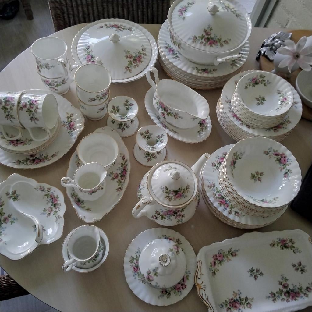 Royal albert moss rose 8 persoons servies en Losse items, Ophalen, Zo goed als nieuw, Bord(en), Overige stijlen